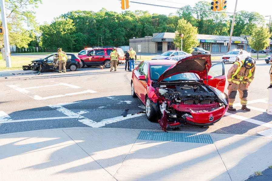 A car accident on the street

AI-generated content may be incorrect.